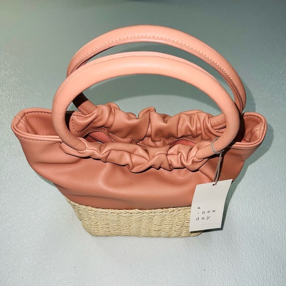 A New Day Pink Faux Leather Straw Tote Bag NWT - Picture 3 of 8